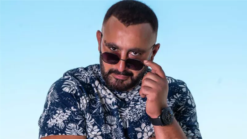 سر يكشفه خبر أبيض .. رباعيات أحمد السقا في كتاب قريبًا