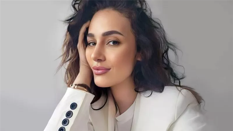 كم مرة اعتزلت وكم مرة عادت؟ .. دفتر أحوال حلا شيحة فى 20 عاماً