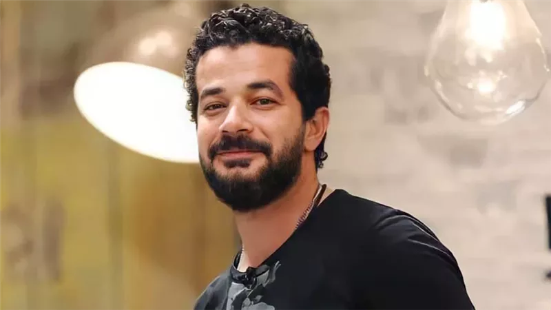 شريف سلامة صعيدي واسمه أدم ولدية القدرة على توقع الأحداث في مسلسله الجديد كف مريم 