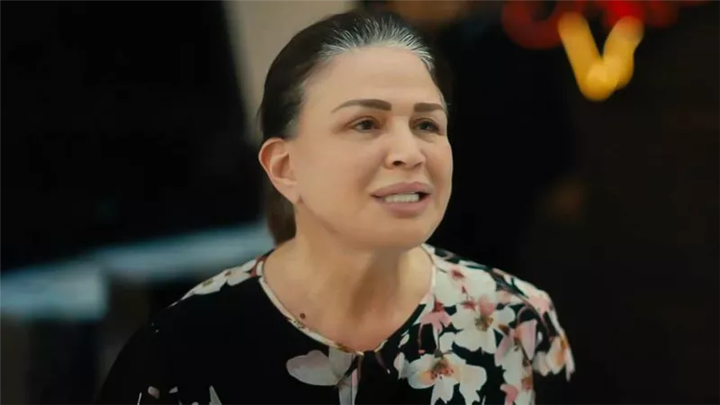 قبل العرض غداً .. إلهام شاهين مريضة آل زهايمر في حكاية ألفريدو من مسلسل 55 مشكلة حب