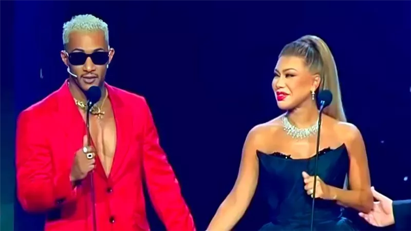 محمد رمضان ونوال الزغبي يتصدران التريند بعد صلحهما علي مسرح موريكس دور