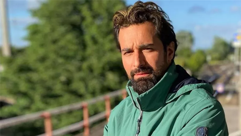 مسئول حراسات ومهندس وطبيب وملحد وطيار .. شخصيات يقدمها أحمد حاتم في أعماله الجديدة 