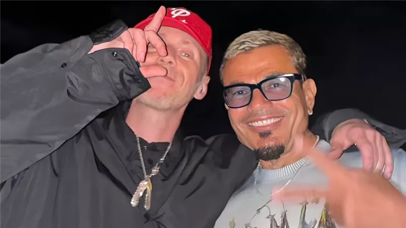 من هو الـ DJ العالمي بورت الذي يشارك عمرو دياب حفل مراسي الليلة؟