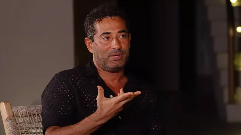 عمرو سعد : والدي توفى بسبب السرطان وعانى من الزهايمر في أيامه الأخيرة