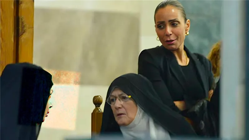 بالصور .. النجوم يؤدون واجب العزاء في حسن يوسف في مسجد عمر مكرم
