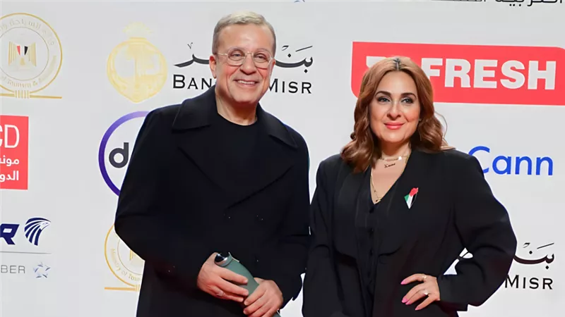شريف منير يتصدر التريند بعد ظهوره مع طليقته لورا عماد في مهرجان القاهرة