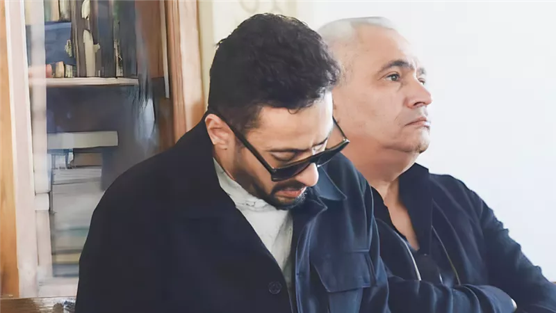 بالصور .. النجوم يساندون حماده هلال فى جنازة والد زوجته