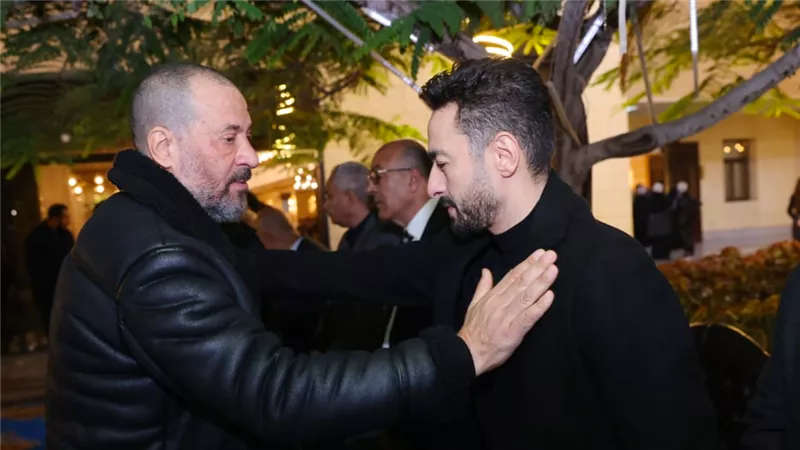 بالصور .. النجوم في عزاء والد زوجة حماده هلال بمسجد حسن الشربتلي في التجمع الخامس