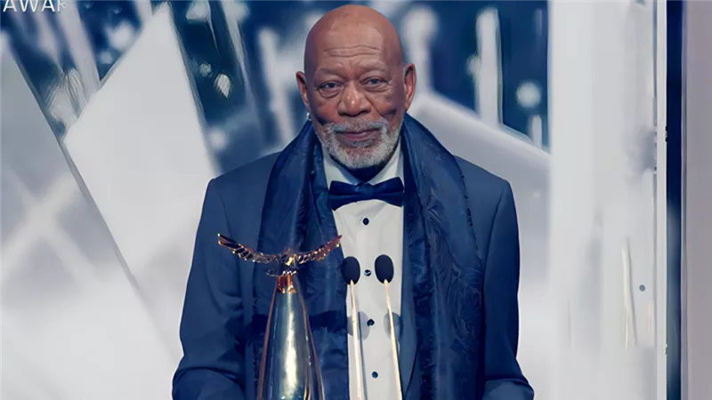 مورجان فريمان يحصد جائزة الإنجاز مدى الحياة في حفل Joy Awards