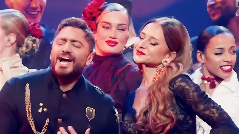 نيللي كريم تقدم دويتو غنائي مع تامر حسني في حفل Joy Awards 2025
