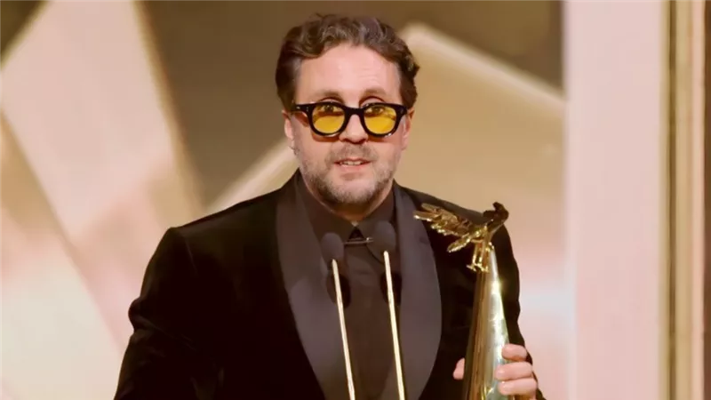 هشام ماجد يحصل على جائزة الممثل المُفضل بالسينما في Joy Awards 2025