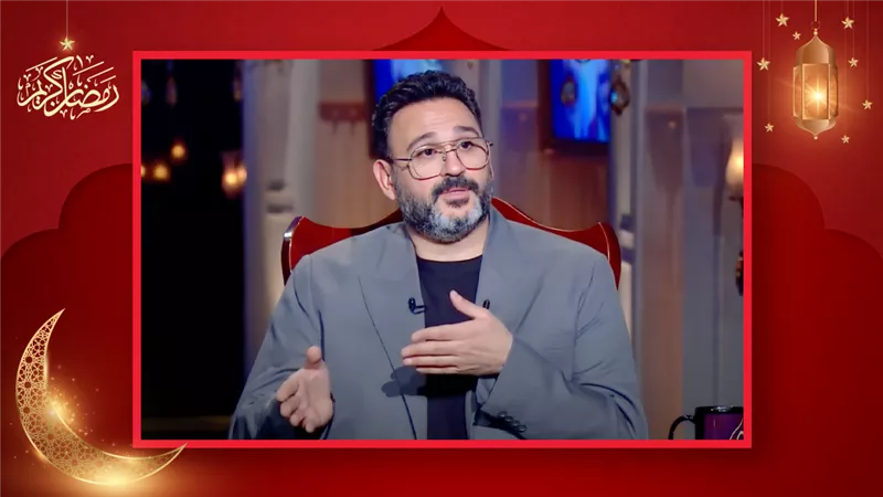 أكرم حسني : لا أسمح للسوشيال ميديا بالتحكم في أفكاري وأتابع مع طبيب نفسي باستمرار