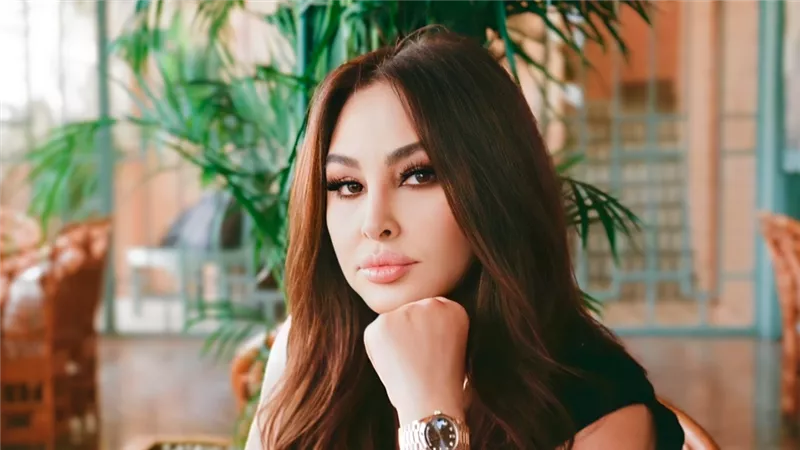 إليسا ترد على انتقادات تغير ملامحها : مجرد صور قديمة